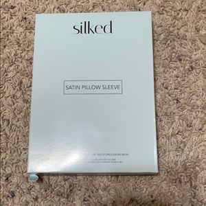 Silk pillow sleeve